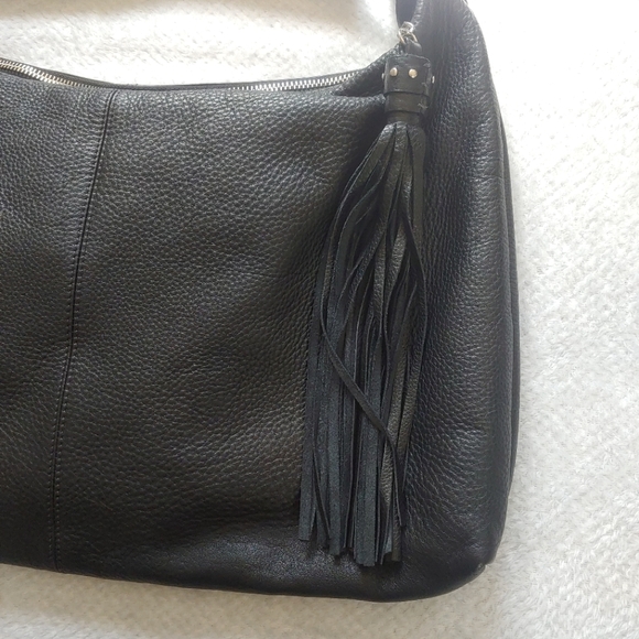 Danier black leather short shoulder bag with tassel - Picture 3 of 6